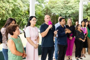 “Dos aliados aos críticos”, Abilio inclui todos os vereadores em placas de inauguração