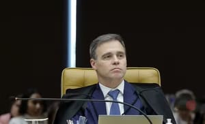 André Mendonça autorizou quebra de sigilos de 'Lulinha' antes da CPMI do INSS