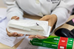 Prefeitura de Cuiabá passa a aplicar "chip anticoncepcional" via SUS; veja como conseguir