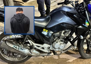 GM prende suspeito com moto furtada e adulterada no Pedra 90; vídeo mostra momento