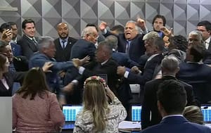 CPI do INSS aprova quebra de sigilo bancário de filho de Lula; sessão é marcada por confusão