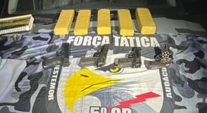 PMs apreendem armas e tabletes de maconha; 2 suspeitos foram mortos durante confronto
