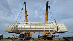 Com mais de 70 toneladas, eixo da roda-gigante chega ao Parque Novo Mato Grosso