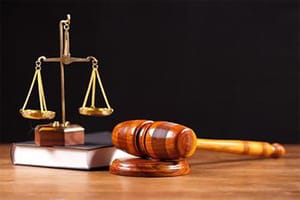 Plano de saúde deve manter ex-esposa pensionista após morte de titular; decisão é do TJMT