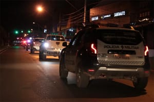 Marido é preso após tentar matar esposa; suspeito foi localizado após sofrer acidente de moto