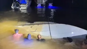 Lancha bate contra píer e colisão deixa seis mortos e nove feridos