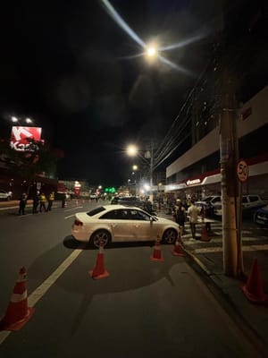 Lei Seca prende três motoristas e remove 14 veículos em blitz na região central de Cuiabá