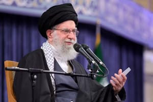 Mídia estatal iraniana confirma morte de Ali Khamenei após ataques de EUA e Israel