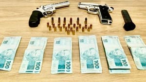 PMs prendem homem em flagrante por porte ilegal de arma e apreende R$ 5,5 mil em dinheiro