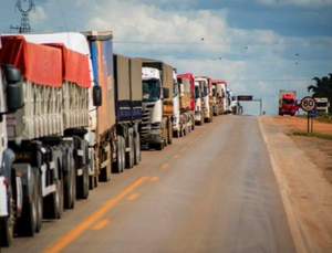 Crise à vista: caminhoneiros voltam a ameaçar greve no Brasil após nova alta do diesel