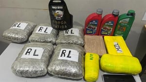 Mulher é presa na rodoviária do Coxipó com 9 tabletes de maconha, cocaína e "Loló"