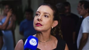 Prefeita admite irregularidades e ainda premia investigado com cargo de confiança