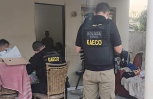 Facção forçava compra de produtos e oferecia falsa "proteção" a comerciantes