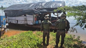 PM fecha garimpo ilegal, apreende embarcações e prende suspeitos em Alta Floresta