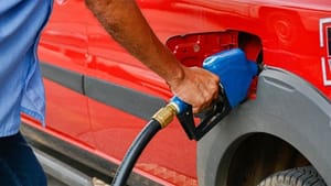 Efeito guerra entre EUA e Irã: Mato Grosso monitora elevação do preço dos combustíveis