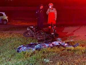 Motociclista perde controle, bate em poste e morre no Distrito Industrial de Cuiabá