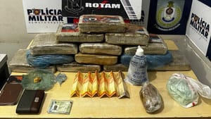 Traficantes são presos por PMs da Rotam no bairro Tancredo Neves com 13 tabletes de maconha