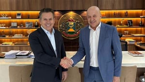 Mauro Mendes confirma renuncia e vai disputar vaga para senador; Otaviano Pivetta assume