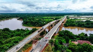 Governo de MT inaugura ponte na BR-163 em VG e entrega asfalto novo da MT-400 e de 4 bairros de Cuiabá