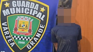 Guarda Municipal frustra tentativa de roubo a farmácia e detém suspeito com simulacro