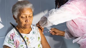 Vacina contra influenza segue disponível durante todo o ano nas unidades de saúde