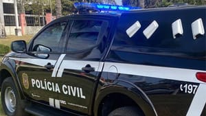 Idoso é preso acusado de abusar sexualmente de bisneta de 7 anos e amiga dela de 10