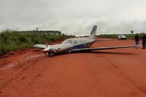 Pane em voo obriga piloto a fazer pouso de emergência e avião fica destruído no interior de MT