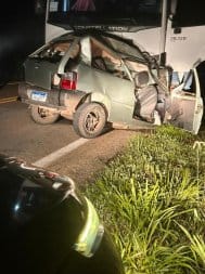 Motorista morre após colisão frontal entre carro e caminhão em rodovia de Curvelândia
