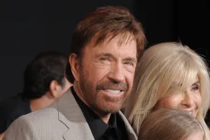 Lenda do cinema de ação e artes marciais Chuck Norris morre aos 86 anos