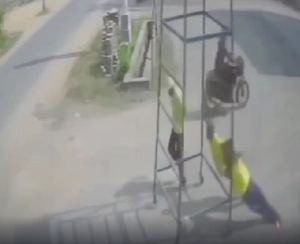 Trabalhadores morrem após estrutura metálica tocar rede de alta tensão; veja vídeo