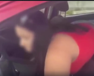 Passageira se revolta após corrida recusada e danifica carro de motorista de aplicativo