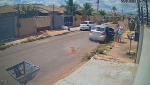 Criminosos invadem casa, sequestram família com bebê e fogem com vítimas em MT