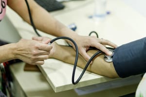 Cuiabá amplia atendimento em unidades de saúde e leva serviços até a noite