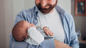 Licença-paternidade vai triplicar até 2029 e muda regras para pais no Brasil