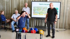 Baixinha discute com Abilio por causa de água no Pedra 90 e deixa reunião; veja vídeo