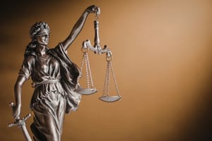 Tribunal do Júri condena réu a 48 anos de prisão por matar a ex e atual dela com diversas facadas