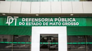 Justiça acata pedido da Defensoria e absolve mulher acusada de "racismo reverso" em MT