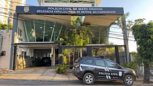 Quadrilha suspeita de aplicar golpes com reforma de estofados em Cuiabá é alvo de operação