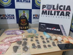 PMs da Rotam prendem mãe e filha por tráfico de drogas e apreende entorpecentes e dinheiro