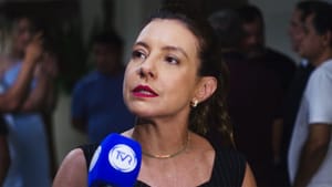 Prefeita e vereador de Várzea Grande são acionados por contrato com dobro do valor