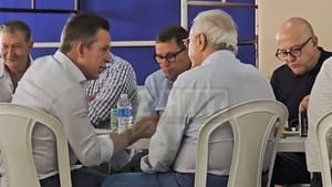 Mendes, Jayme e Pivetta almoçam em mesma mesa em feira do agro em Sinop; veja vídeo