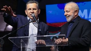 Lula critica Mauro: "Nem o VLT, nem o BRT, nem qualquer coisa está funcionando em Cuiabá"