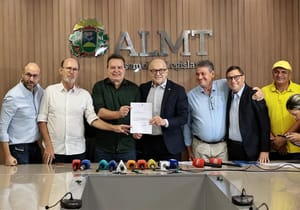 Governador entrega projeto de lei para diminuir custo do diesel e congelar Fethab até 2026
