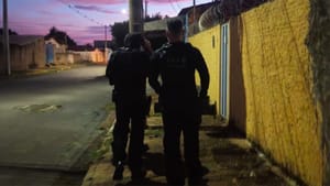 Polícia Civil prende 4 criminosos que fizeram família refém e tentaram roubar banco em Cuiabá