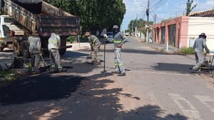 Prefeitura de Cuiabá intensifica mutirão de tapa-buracos em 9 bairros e vias estruturantes