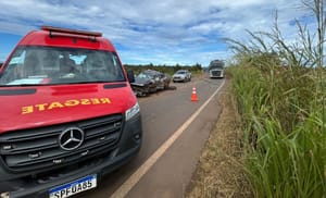 Colisão entre três veículos deixa ferido e interdita rodovia em Campo Novo