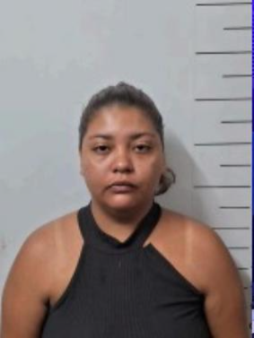 Jovem que matou padrasto a facadas em Cuiabá é solta sem tornozeleira