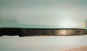 Idoso de 71 tenta matar desafeto com facão e é preso em flagrante por policiais militares