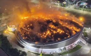 Incêndio destrói parte da cobertura do Velódromo do Parque Olímpico no Rio