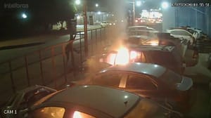 Homem invade autopeças e ateia fogo em veículos em Várzea Grande